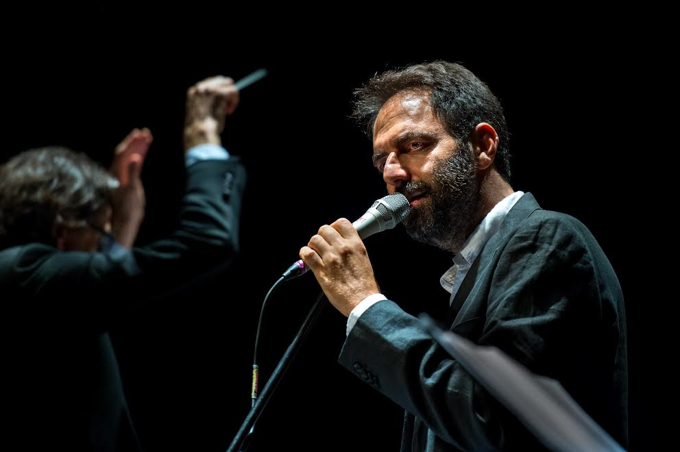 Musica, Neri Marcorè interpreta De Andrè