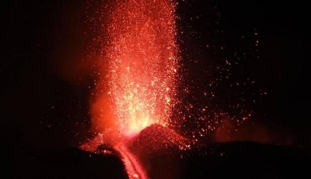 Etna continua lo spettacolo