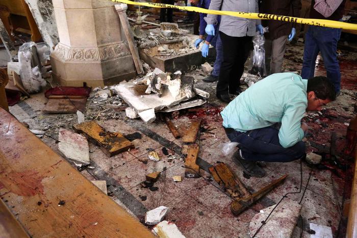 epa05899338 Security personnel investigate the scene of a bomb explosion inside Mar Girgis church in Tanta, 90km north of Cairo, Egypt, 09 April 2017. According to the Egyptian Health Ministry, at least 28 were killed and 71 injured in a bomb explosion at Mar Girgis Coptic church in the central delta city of Tanta during the Palm Sunday mass.  EPA/STR ATTENTION EDITORS: PICTURE CONTAINS GRAPHIC CONTENT