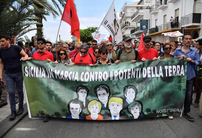 G7, Scontri a Giardini Naxos tra manifestanti e polizia