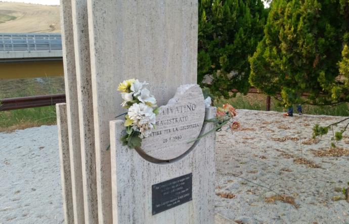 1500402304938.jpg--mafia__danneggiata_la_stele_in_memoria_del_giudice_livatino