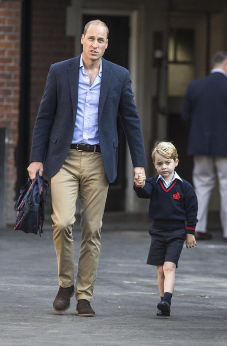 epa06189452 Prince George arrives with the Duke of Cambridge for his first day of school at Thomas's Battersea in London, Britain, 07 September 2017.  EPA/STR / POOL UK AND IRELAND OUT