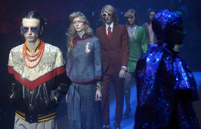 Models present a creation by Italian fashion label Gucci during the Milan Fashion Week, in Milan, Italy, 20 September  2017. The Spring-Summer 2017/2018 Women's and Men's collections are presented at the Milano Moda Donna from 20 to 25 September.
ANSA / MATTEO BAZZI