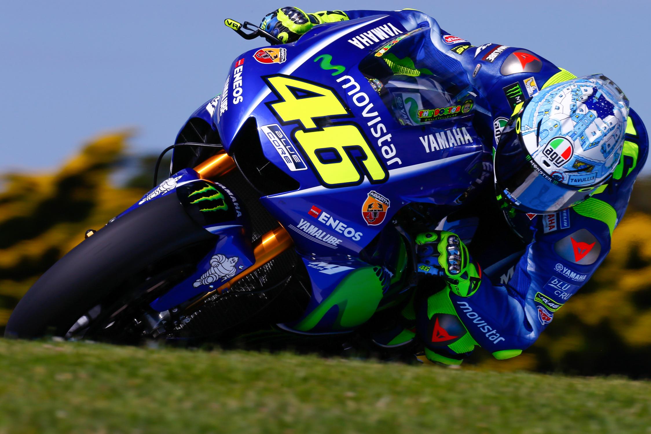 MotoGp: Rossi cade e si frattura una gamba, addio rincorsa al Mondiale