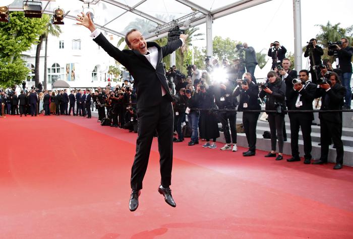 epaselect epa06733118 Roberto Benigni arrives for the screening of 'Happy As Lazzaro (Lazzaro Felice)' during the 71st annual Cannes Film Festival, in Cannes, France, 13 May 2018. The movie is presented in the Official Competition of the festival which runs from 08 to 19 May.  EPA/FRANCK ROBICHON