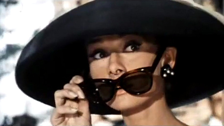 Uan scena del film 'Colazione da Tiffany' con Audrey Hepburn.   ANSA