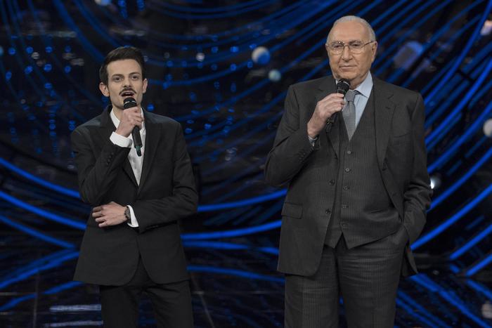 Pippo Baudo e Fabio Rovazzi durante la prima serata di "Sanremo Giovani", Sanremo, 20 dicembre 2018.
ANSA/RICCARDO DALLE LUCHE