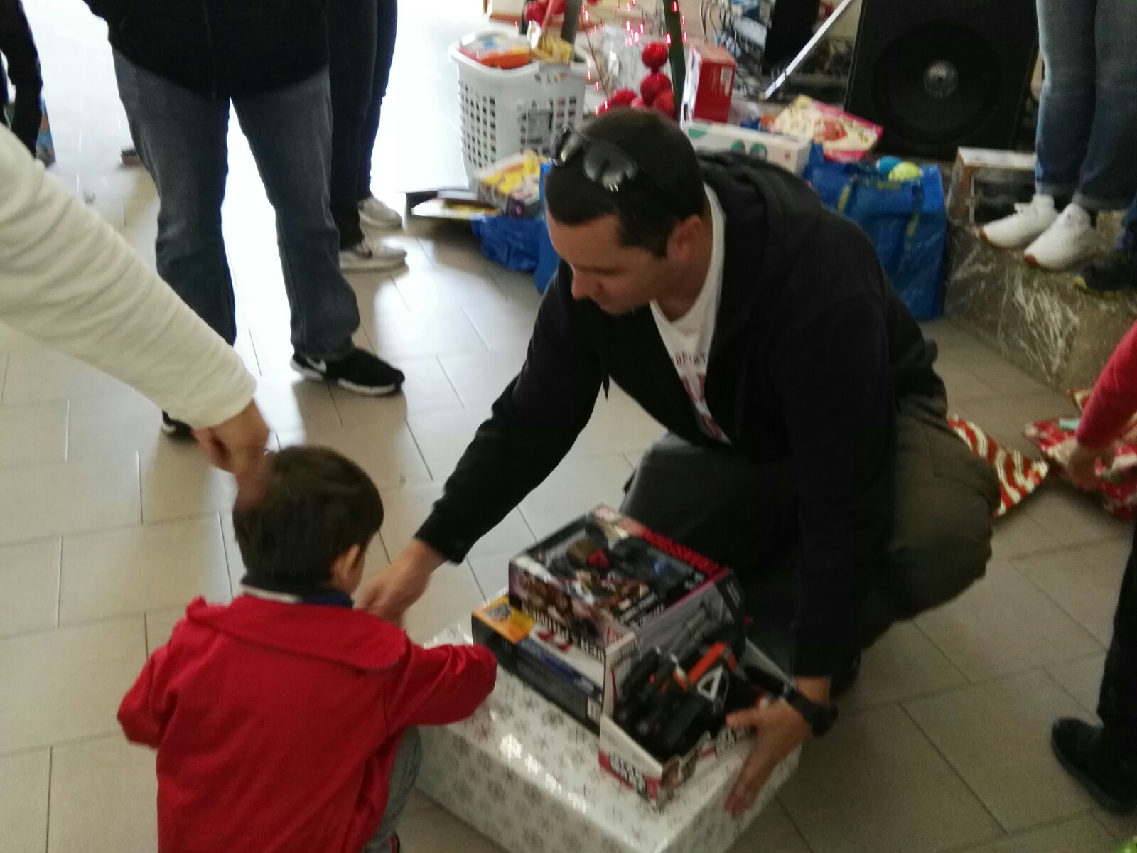 Natale a “stelle e strisce” alla Fondazione ODA di Catania. I militari di Sigonella consegnano ai bimbi dell’Ente i doni natalizi