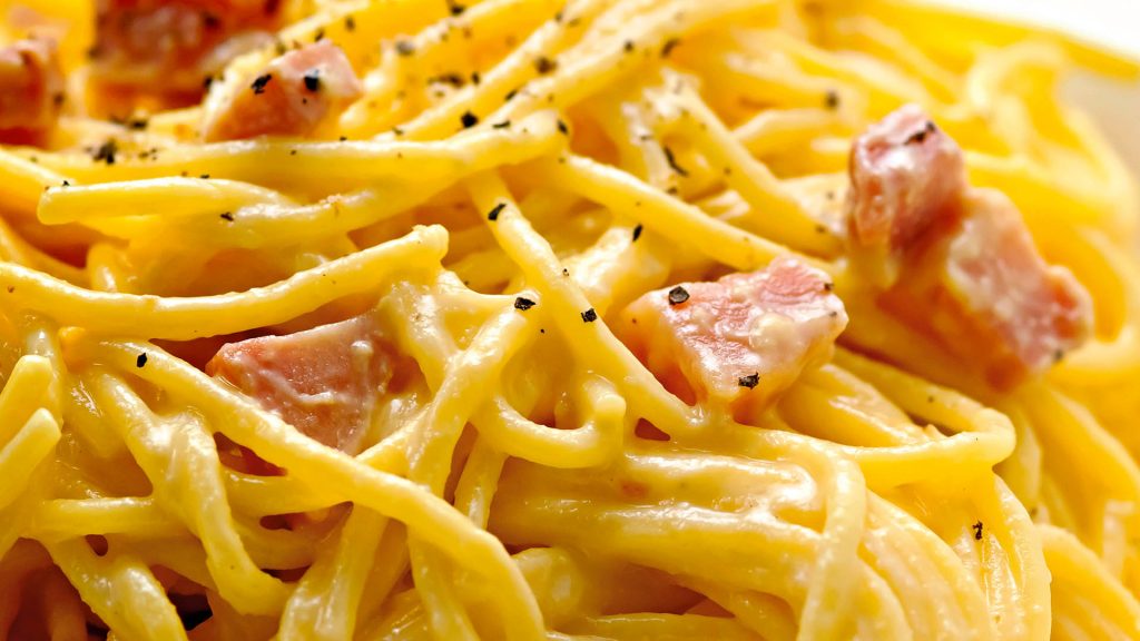 #Carbonaraday, il “re” della carbonara è lo chef Luciano Monosolio