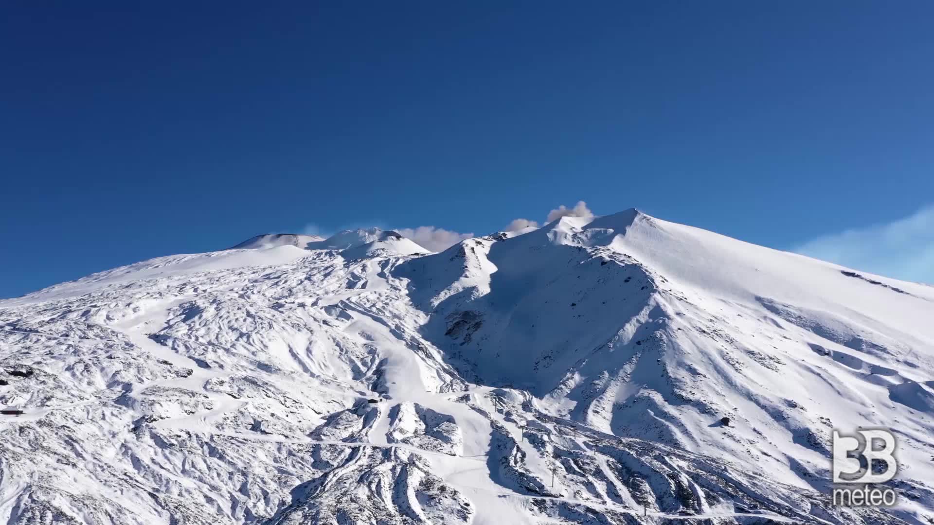 La neve di maggio sull’Etna, le immagini dal drone