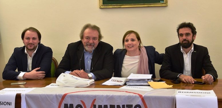 Dissesto Catania, Giarrusso minaccia Pogliese  «Licenzi Bonaccorsi, se no niente fondi da Roma» Ma il gruppo M5S “corregge” il senatore