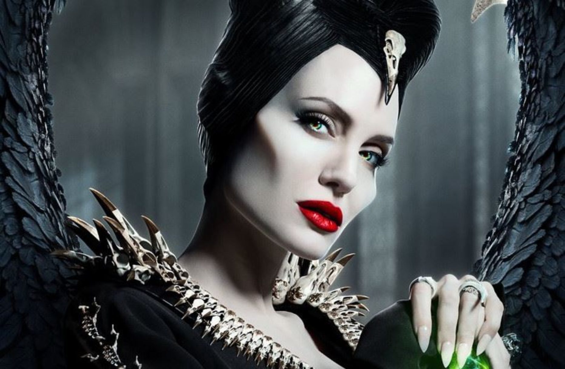 maleficent-2-angelina-jolie-maxw-824-1864x1219