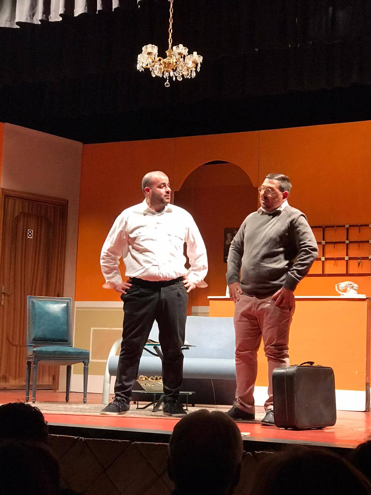 Sold out per la divertente commedia “Un killer chiamato Damigiana”