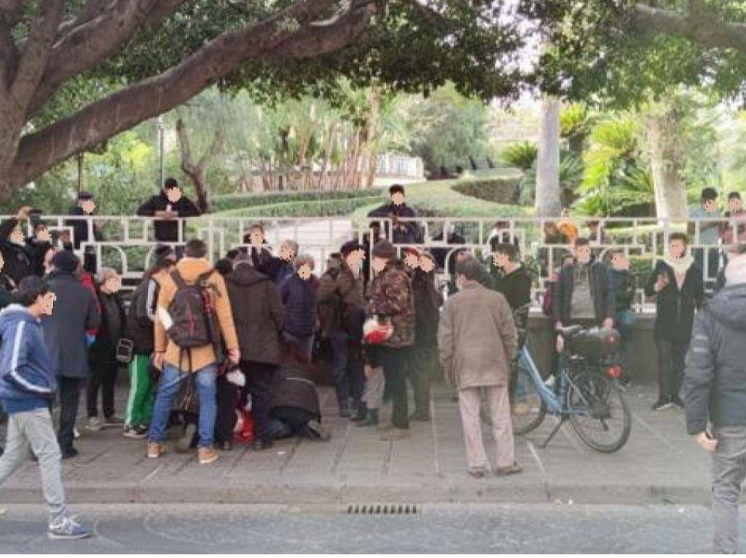 Catania, corteo senza mascherina a Villa Bellini: polizia denuncia trenta “negazionisti”