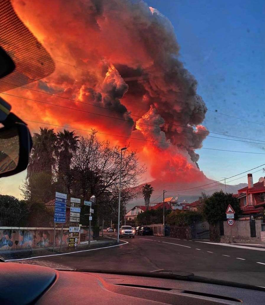 Etna, a Catania limiti di velocità e divieto di circolazione per le due ruote